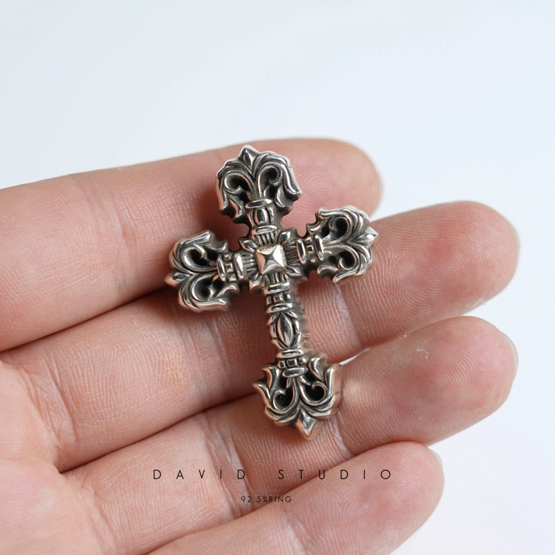 FILIGREE CROSS RIVET BUTTON