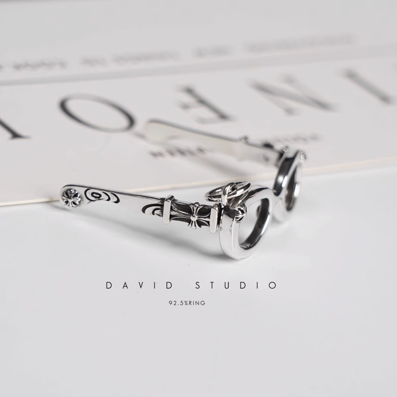 GLASSES PENDANT