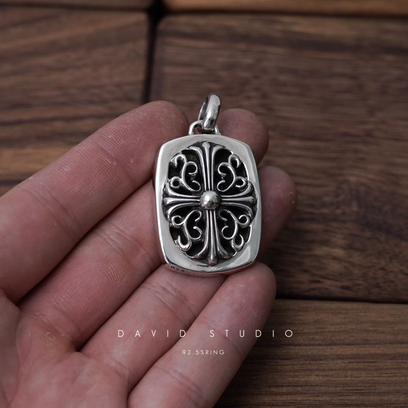 KEEPER PENDANT