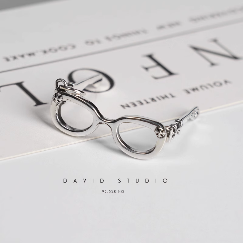 GLASSES PENDANT
