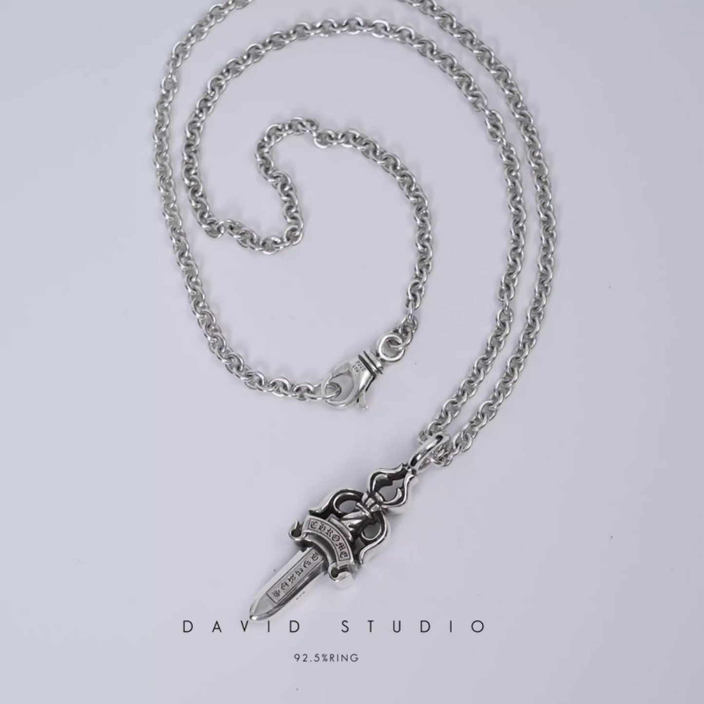DOUBLE DAGGER PENDANT – ROLL CHAIN