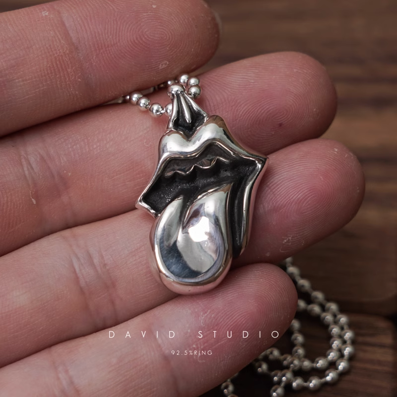 ROLLING STONES LIP & TONGUE PENDANT – BALL CHAIN
