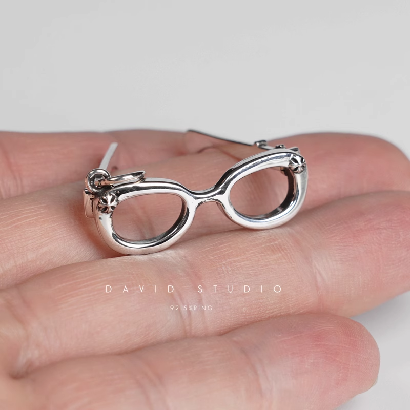 GLASSES PENDANT