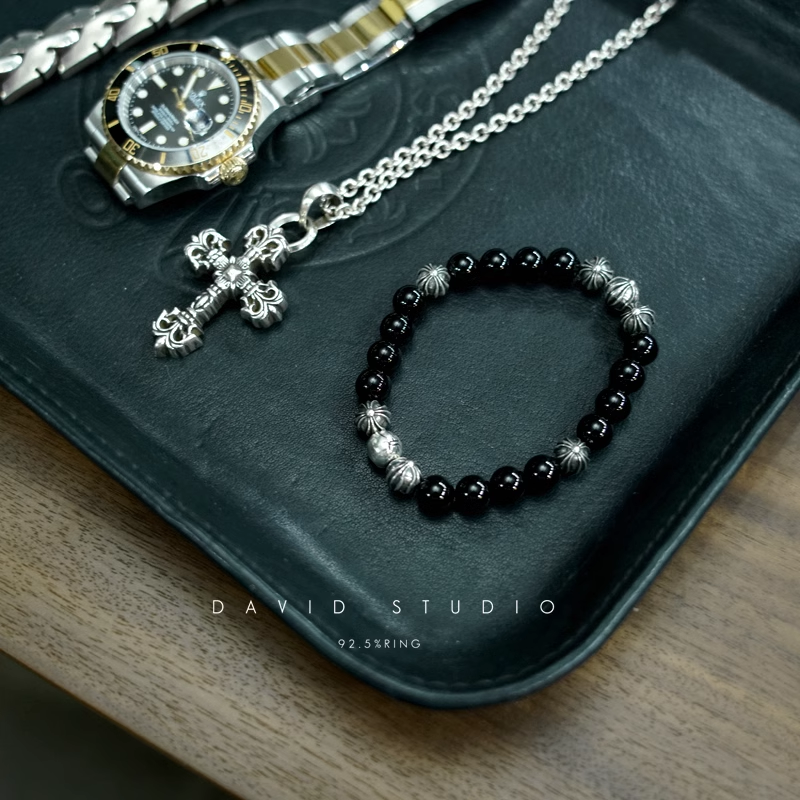 ONYX BEAD BRACELET 8MM (8 SILVER BEADS)