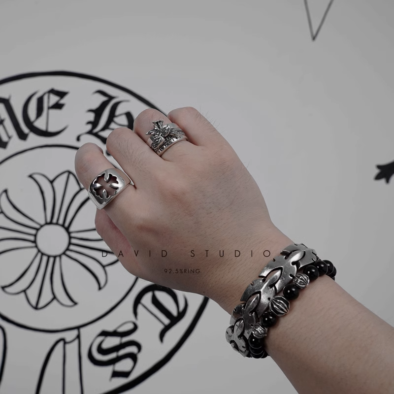 ONYX BEAD BRACELET 8MM (4 SILVER BEADS)