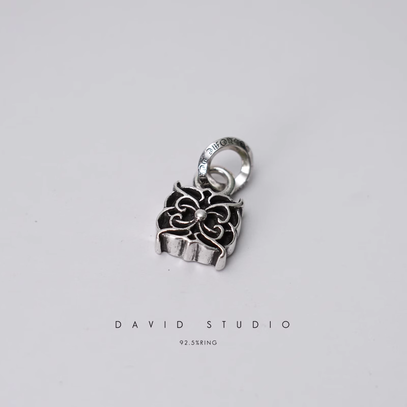 ETERNITY VINE PENDANT