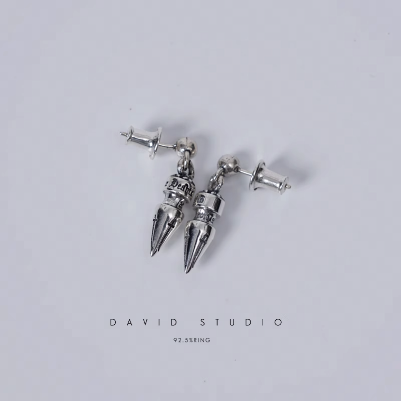 SPIKE EARRING