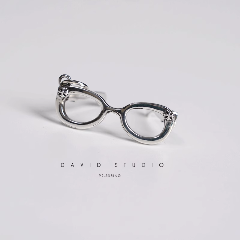 GLASSES PENDANT