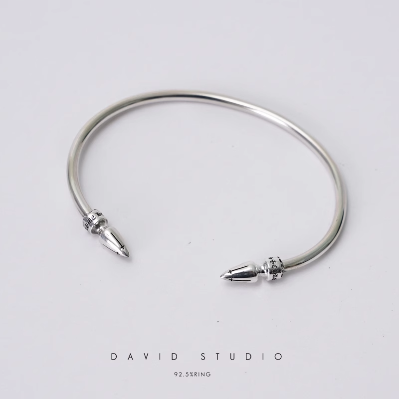 SKINNY SPIKE CUFF