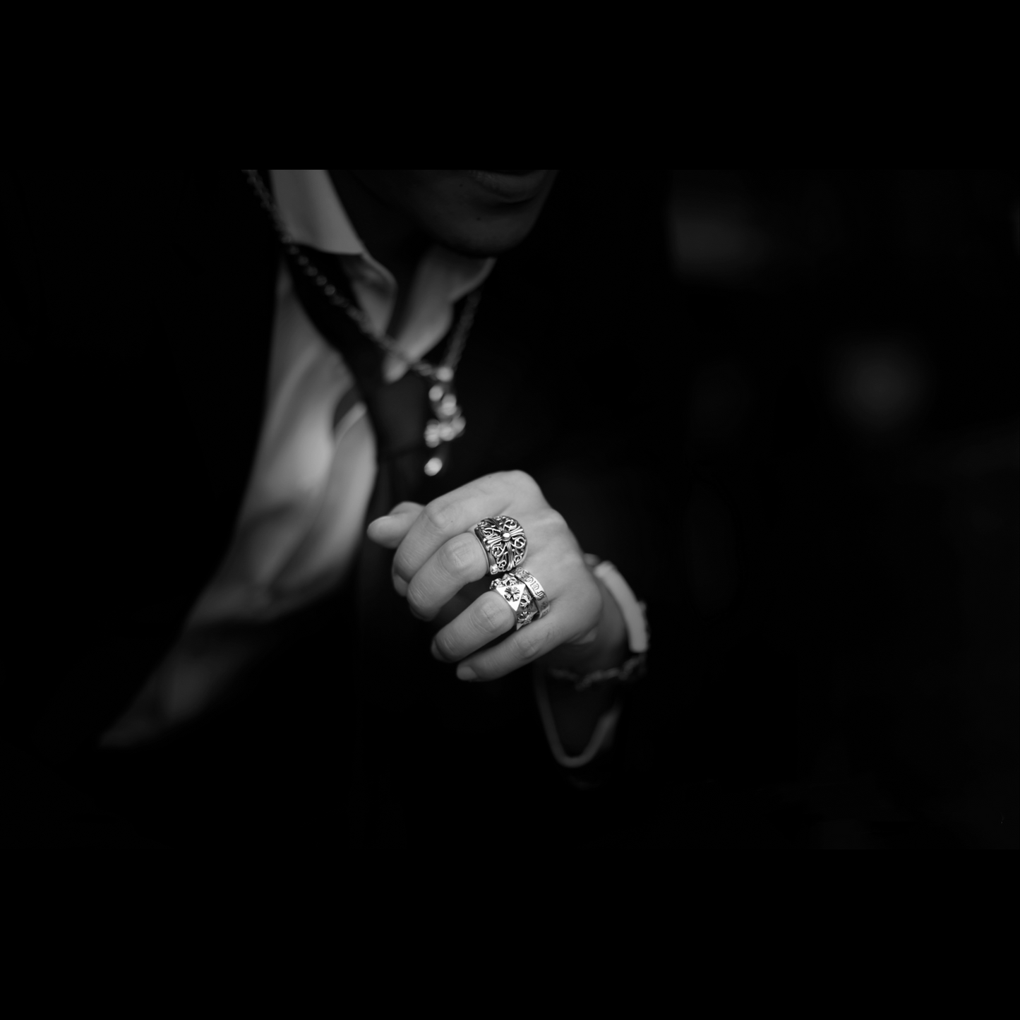 CH PLUS PENTAGON RING