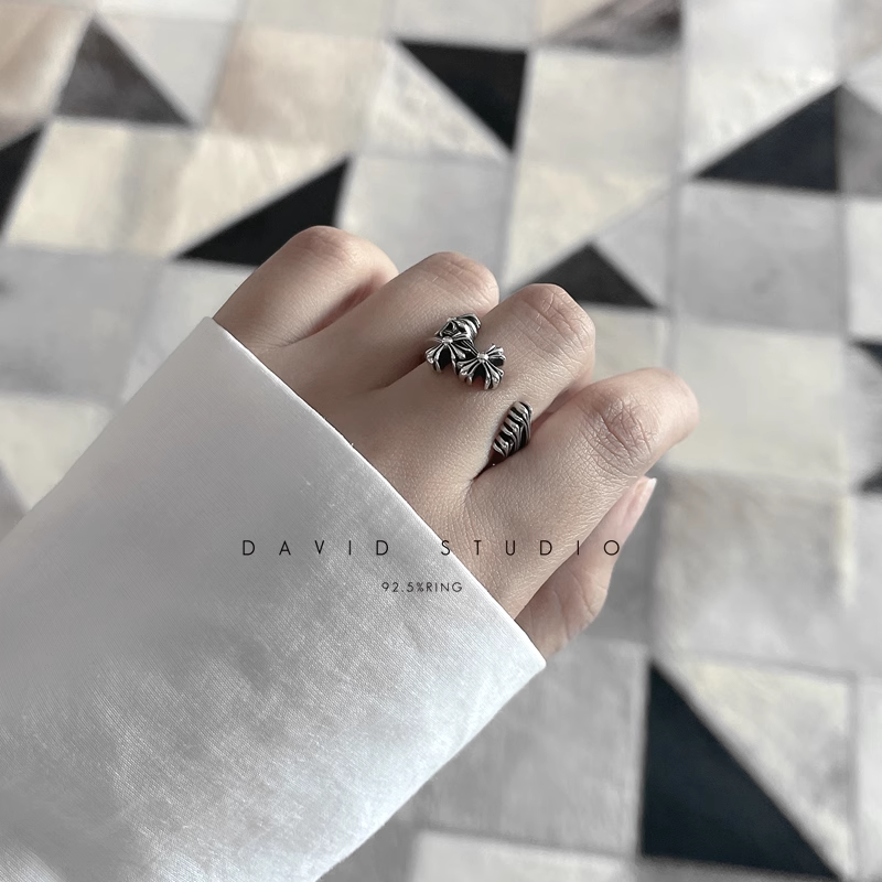 CEMETERY HOOP RING