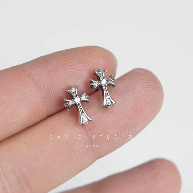 CH CROSS BABY FAT STUD PIERCE WITH PAVE DIAMOND