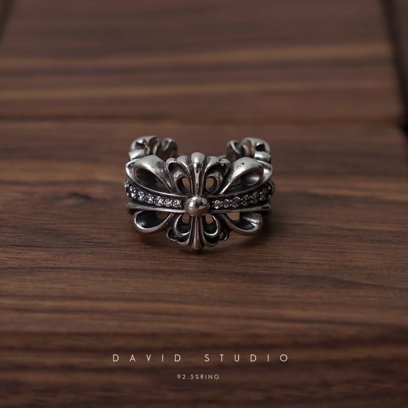 DOUBLE FLORAL RING WITH WHITE DIAMONDS