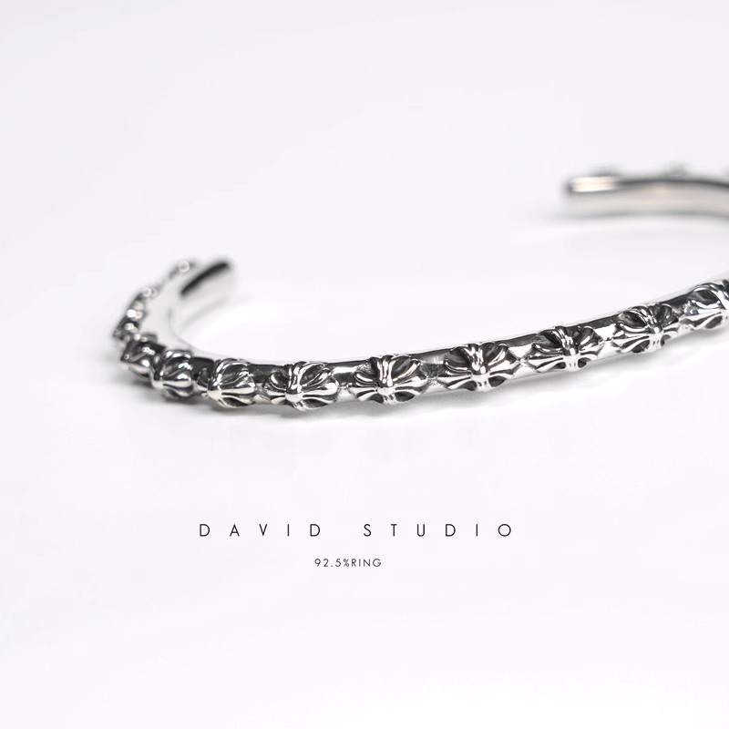 CH PLUS HOOP BANGLE