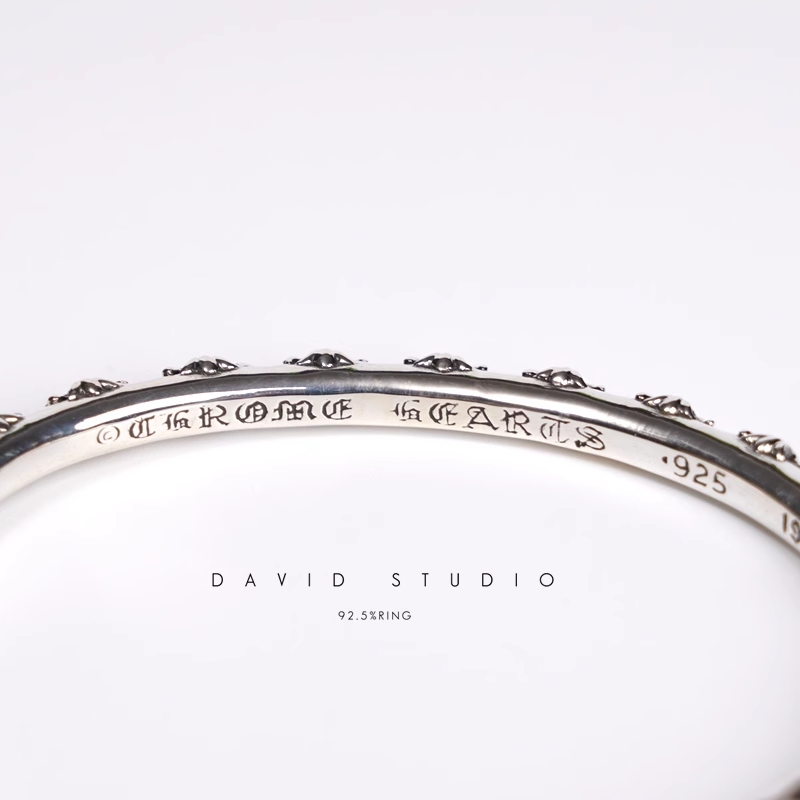 CH PLUS HOOP BANGLE