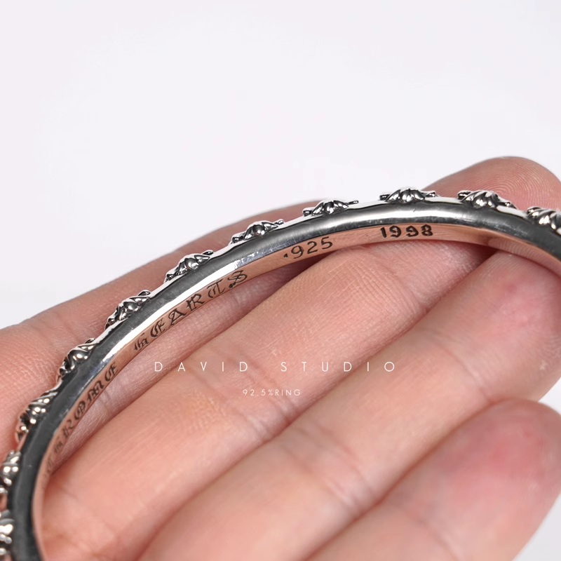CH PLUS HOOP BANGLE
