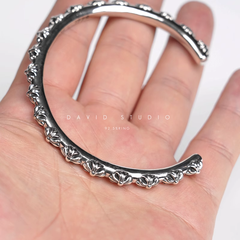 CH PLUS HOOP BANGLE