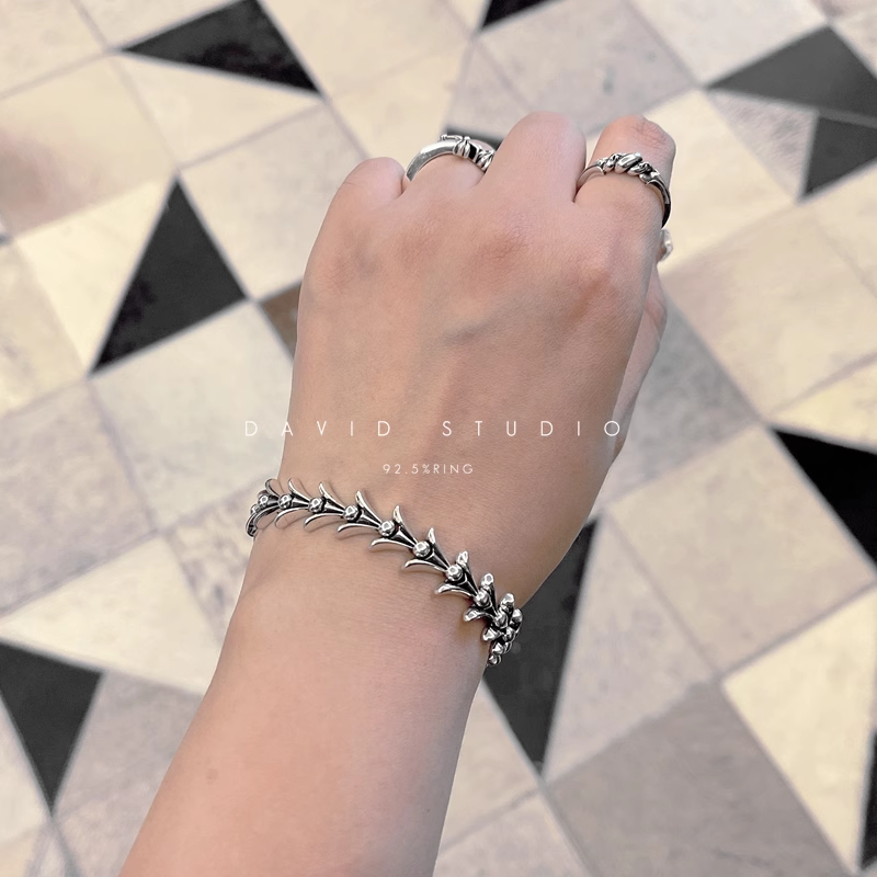 CROSSTAIL BRACELET WITH LOGO TAG