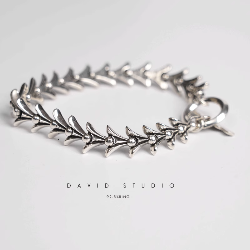 CROSSTAIL BRACELET WITH LOGO TAG
