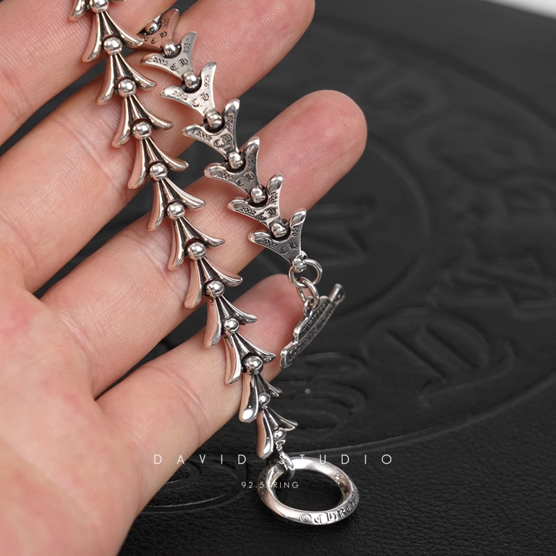 CROSSTAIL BRACELET WITH LOGO TAG