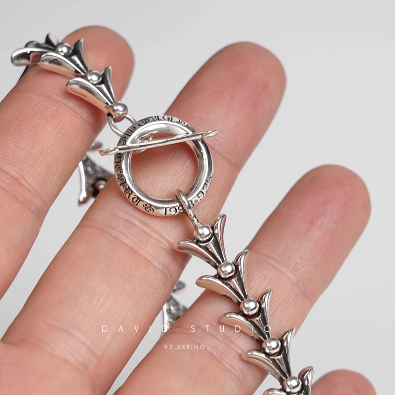 CROSSTAIL BRACELET WITH LOGO TAG