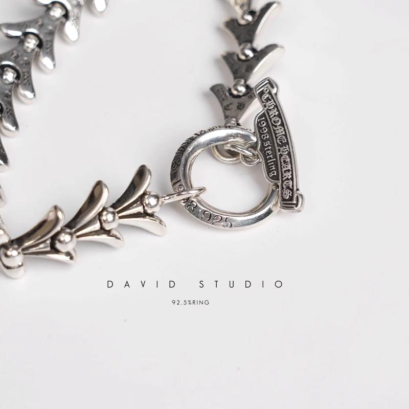 CROSSTAIL BRACELET WITH LOGO TAG