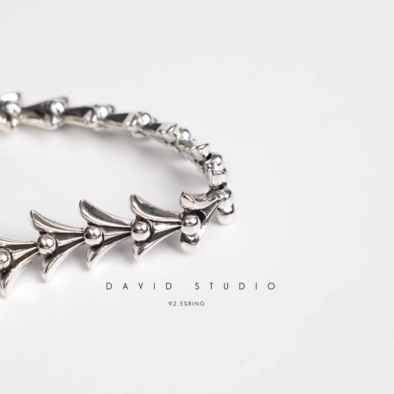 CROSSTAIL BRACELET WITH LOGO TAG