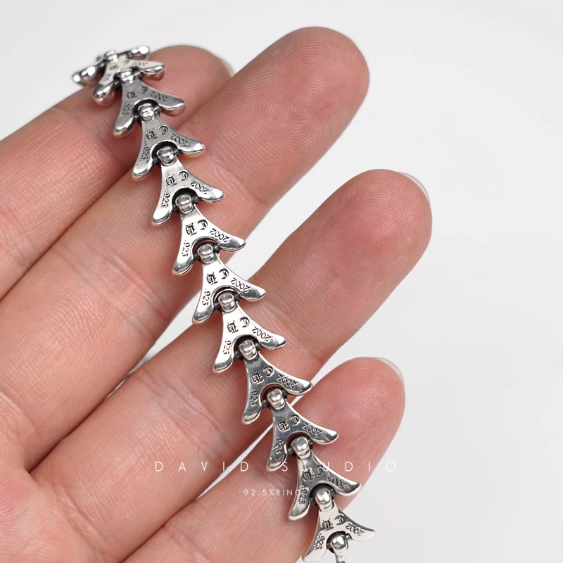 CROSSTAIL BRACELET WITH LOGO TAG