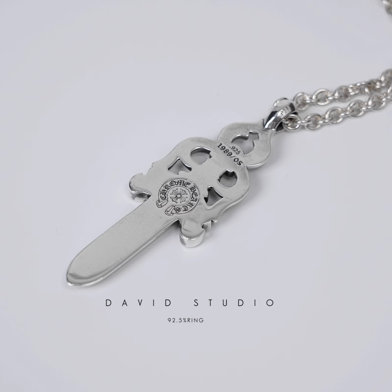 LARGE DAGGER PENDANT – ROLL CHAIN