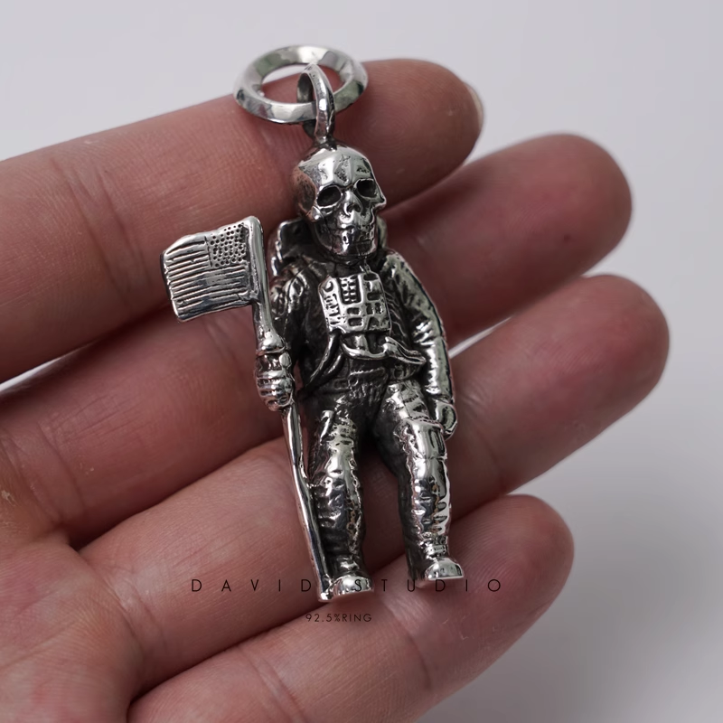 FOTI ASTRONAUT PENDANT