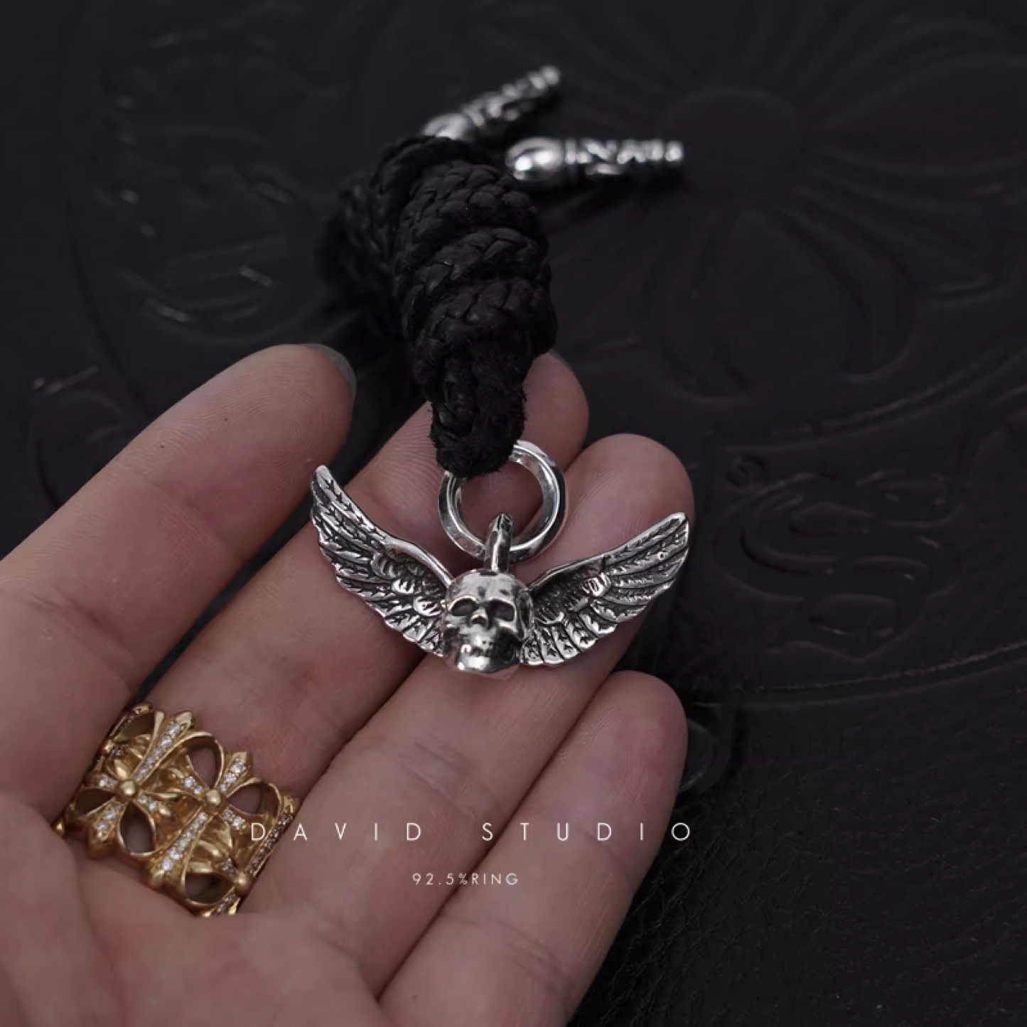FOTI MAHALIA PENDANT – LEATHER BRAID