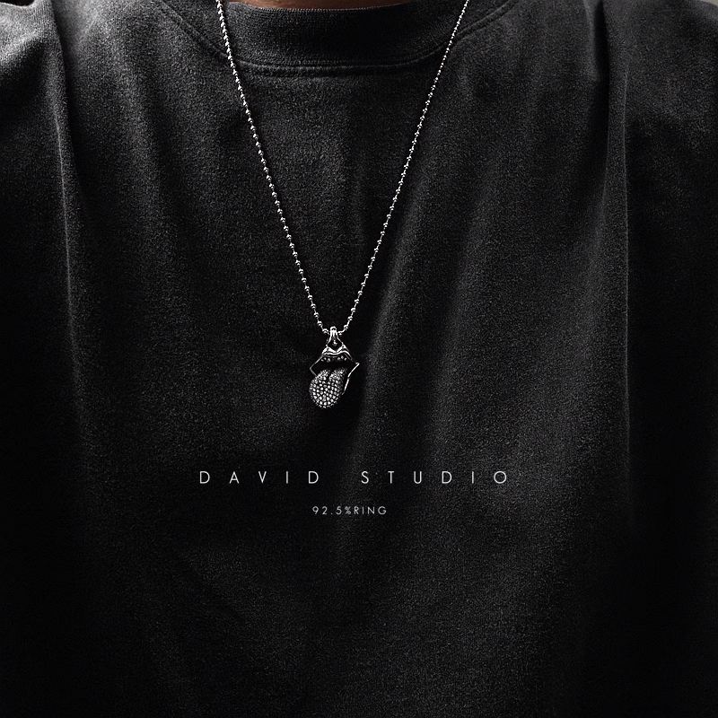 ROLLING STONES TONGUE & LIP PENDANT WITH DIAMOND – BALL CHAIN