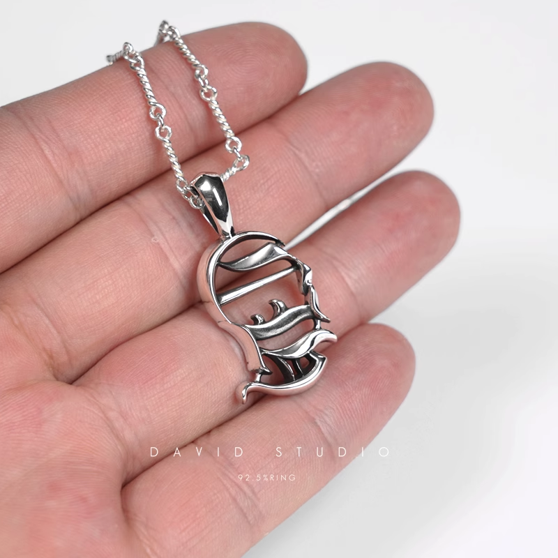 CH LOGO PENDANT – TWIST CHAIN