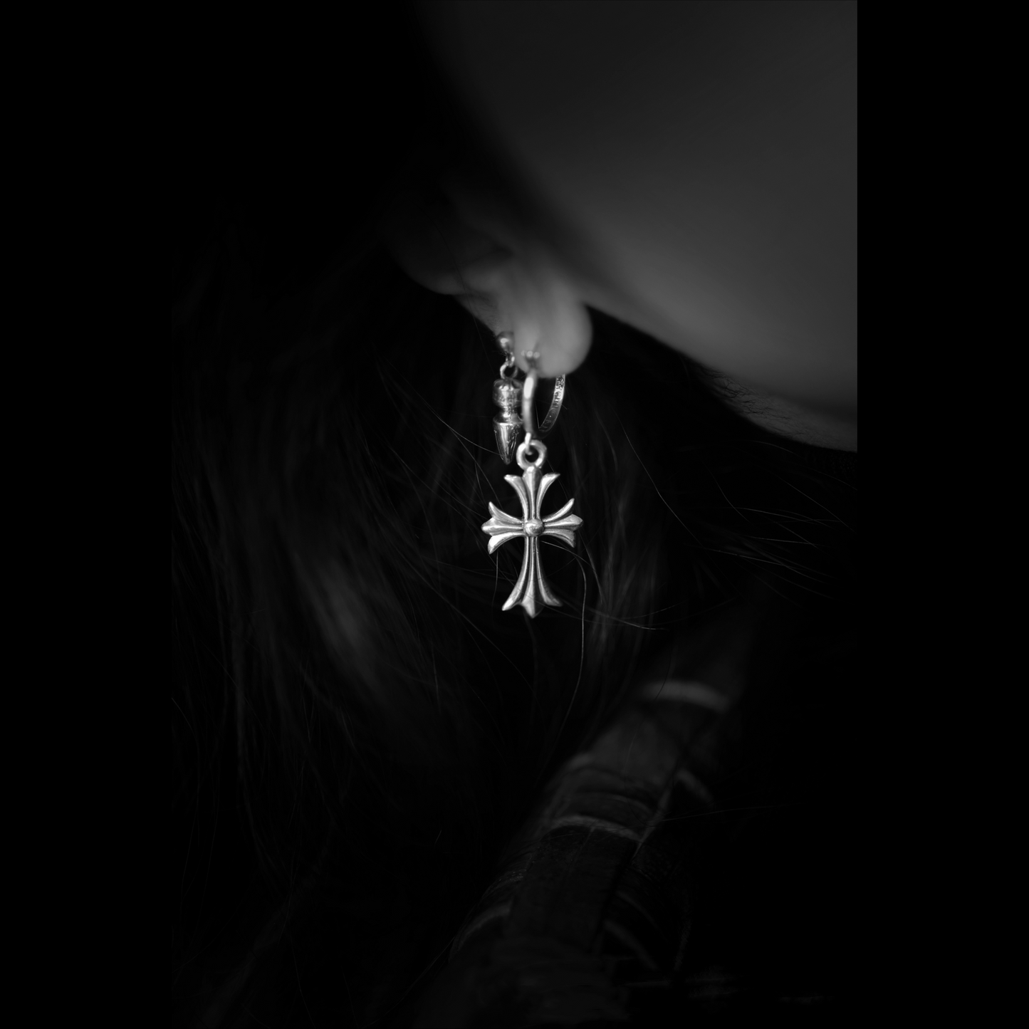 SPIKE EARRING