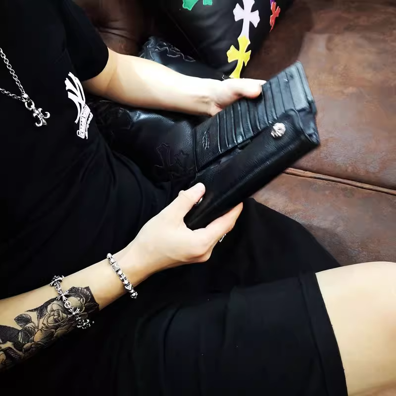 2 DAGGER ZIP 2 SNAP CROSS BUTTON LONG WALLET