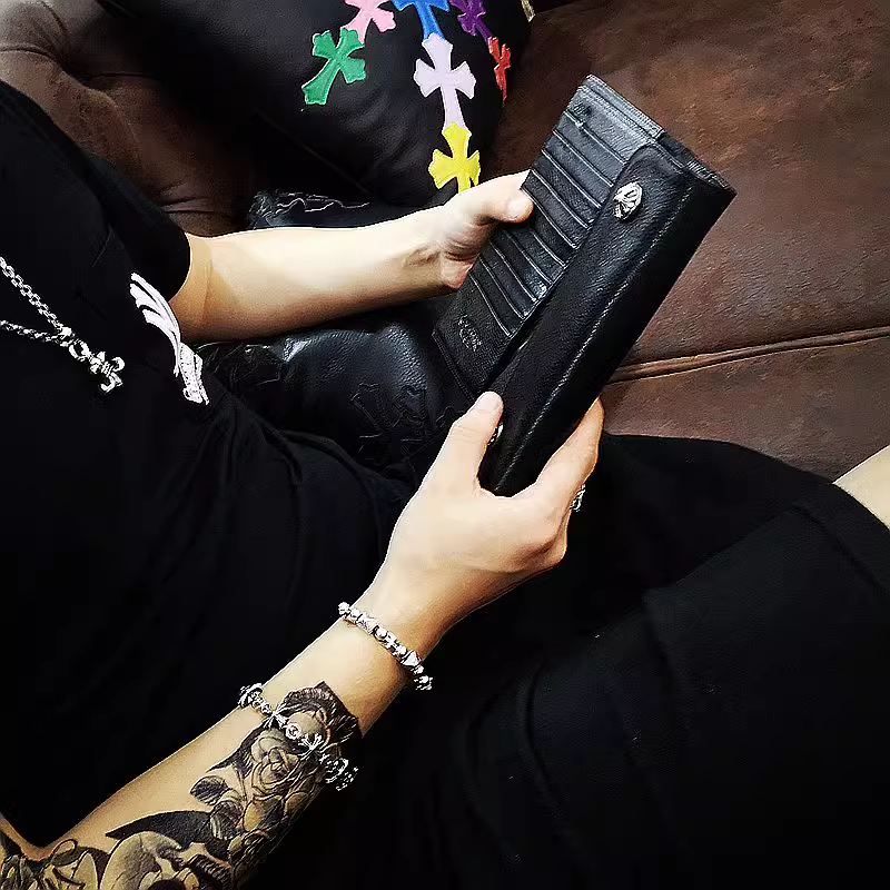 2 DAGGER ZIP 2 SNAP CROSS BUTTON LONG WALLET