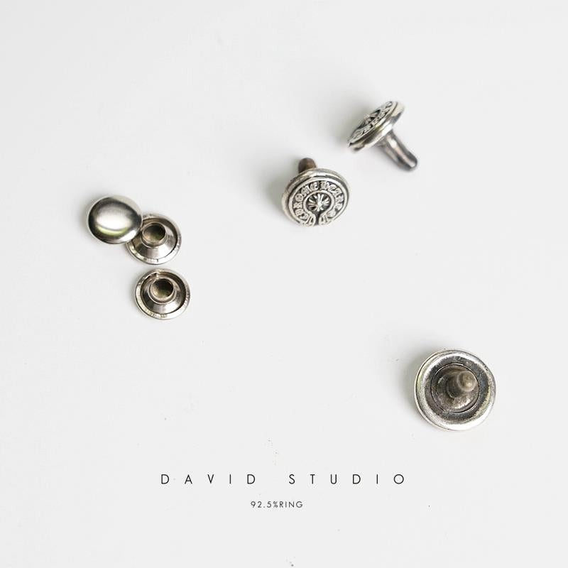 HORSESHOE RIVET BUTTON