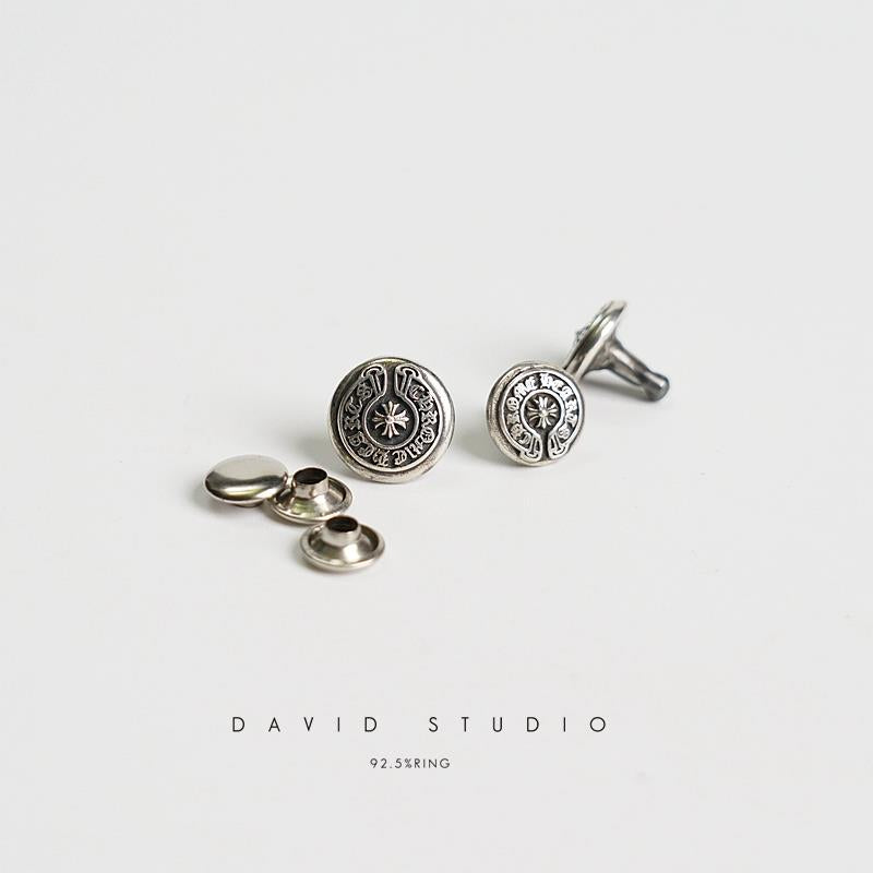 HORSESHOE RIVET BUTTON
