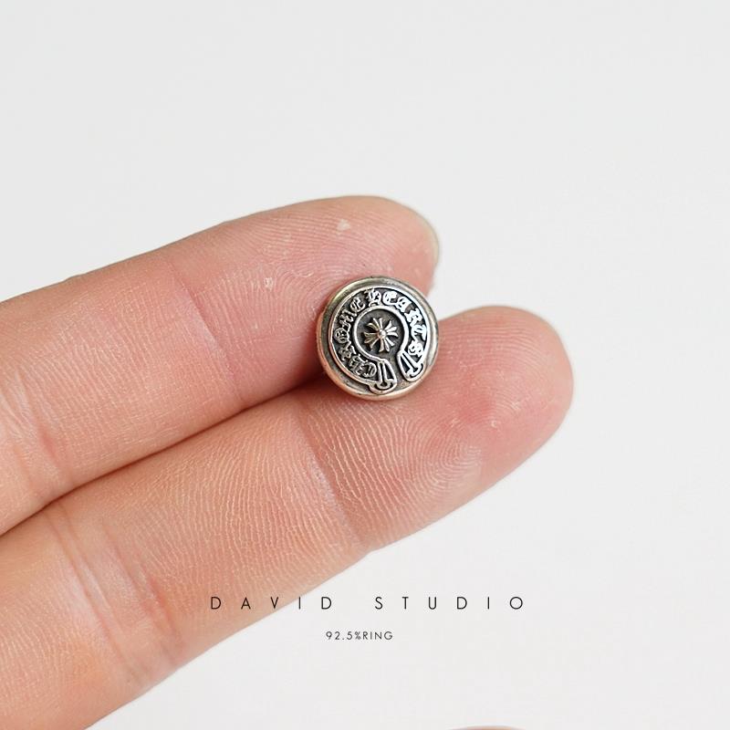 HORSESHOE RIVET BUTTON