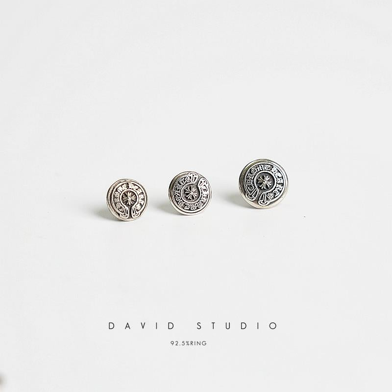 HORSESHOE RIVET BUTTON