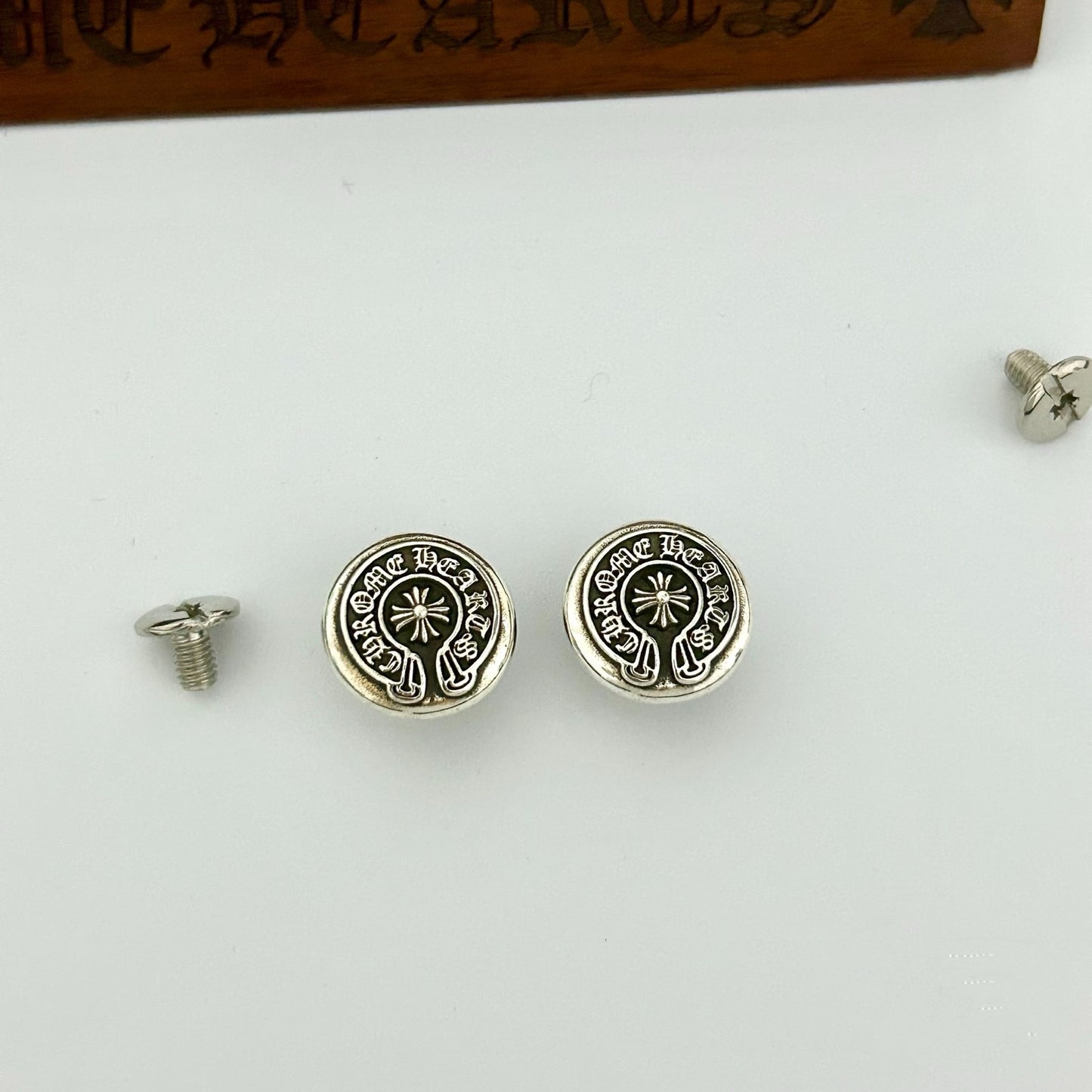 HORSESHOE TURN BUTTON