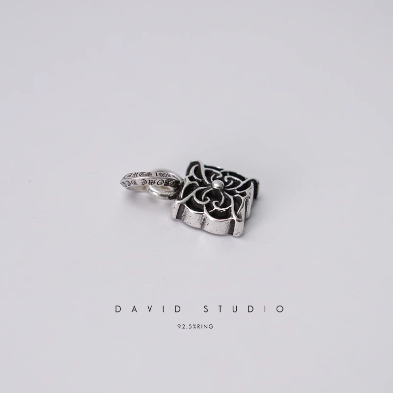 ETERNITY VINE PENDANT