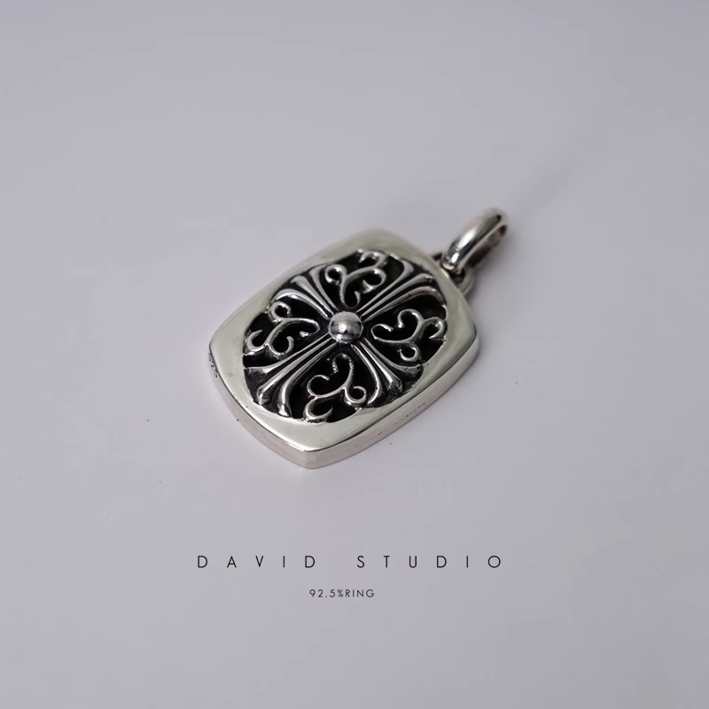 KEEPER PENDANT