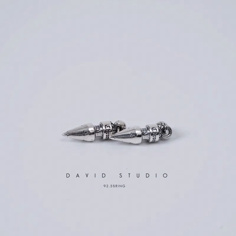 SPIKE EARRING