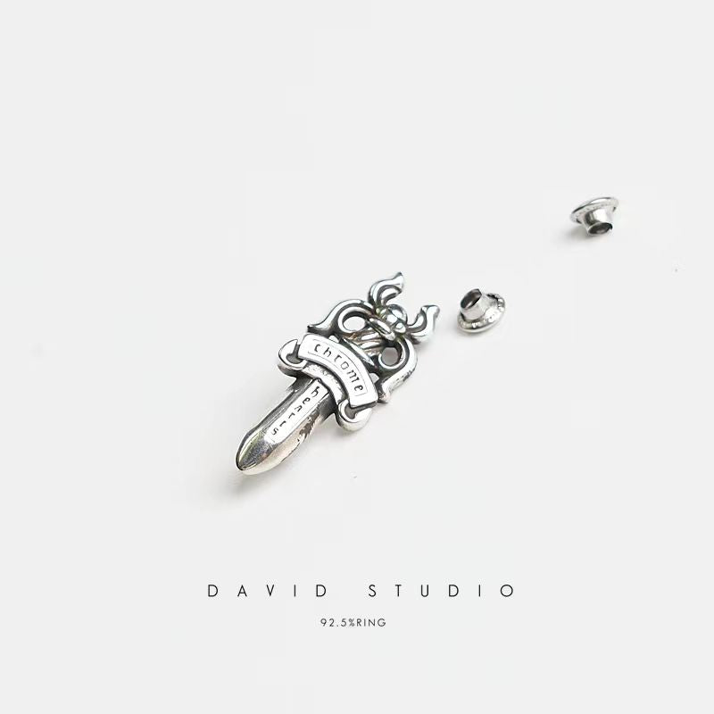 DAGGER RIVET BUTTON