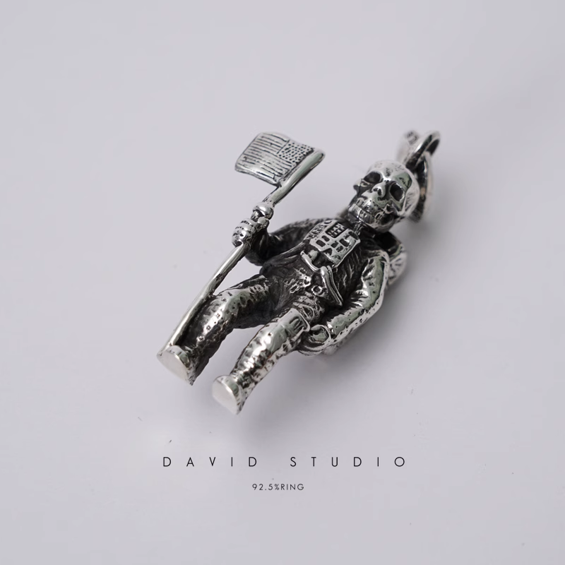 FOTI ASTRONAUT PENDANT