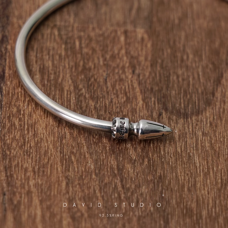 SKINNY SPIKE CUFF