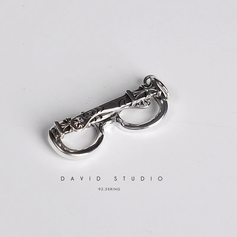 GLASSES PENDANT