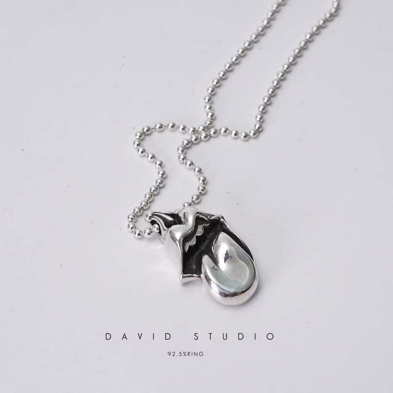 ROLLING STONES LIP & TONGUE PENDANT – BALL CHAIN