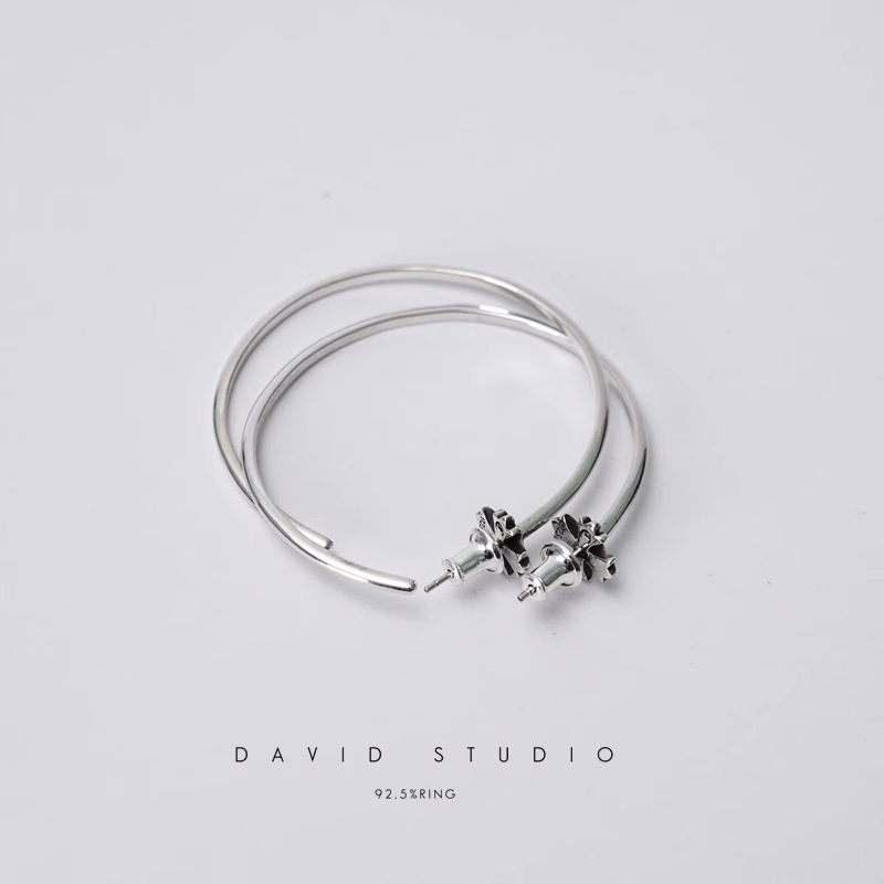 CH PLUS HOOP EARRING